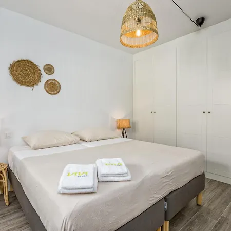 Vivi Homes - Casa Ferli Pool, Garden, Golf & Sea View 아파트